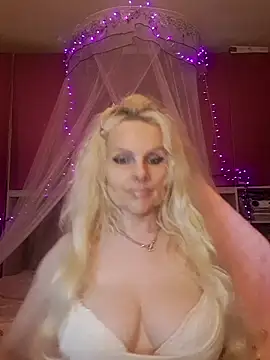 Snapshot of Angeldevilus chatting on June 11, 2026, 11:58 pm Angeldevilus online show from June 11, 2026, 11:58 pm