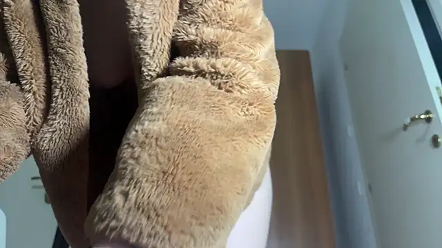 Monicbabe online show from February 19, 2026, 2:35 pm