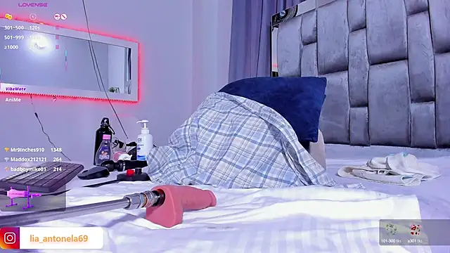 Antonellahorny69 online show from February 24, 2025, 11:43 am