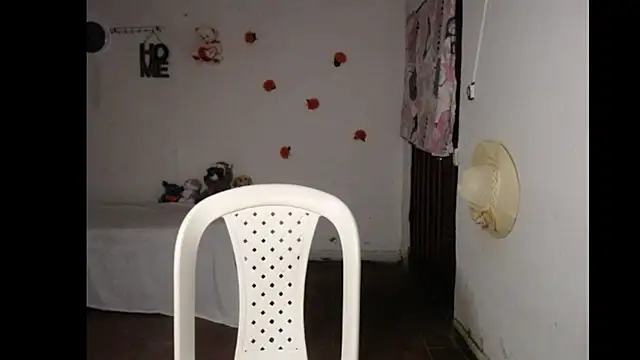 Snapshot of foxysweet09 chatting on March 16, 2025, 1:17 am foxysweet09 online show from March 16, 2025, 1:17 am