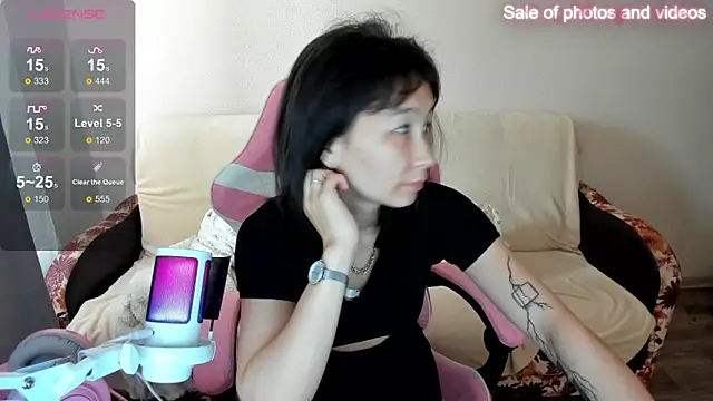 SaraXray online show from September 21, 2025, 3:30 am