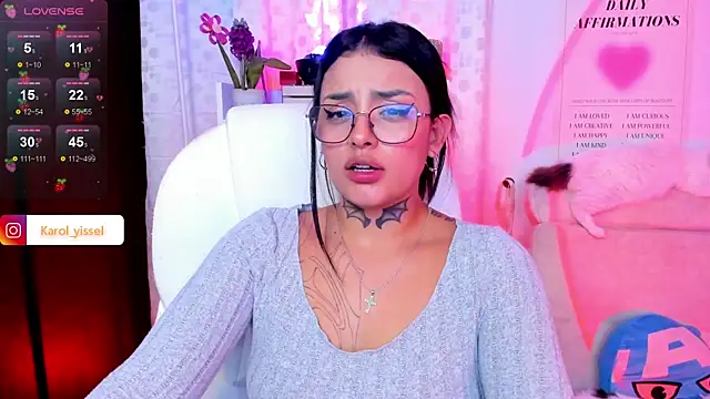 Snapshot of Hinataw33d01 chatting on February 12, 2025, 6:29 am Hinataw33d01 online show from February 12, 2025, 6:29 am