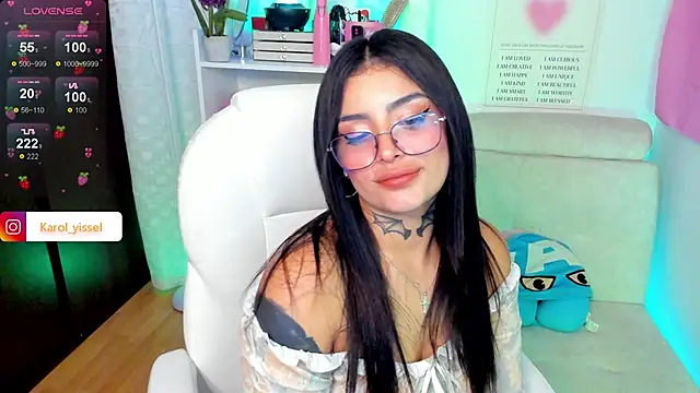 Snapshot of Hinataw33d01 chatting on February 13, 2025, 5:37 am Hinataw33d01 online show from February 13, 2025, 5:37 am