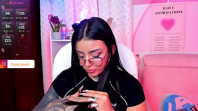 Snapshot of Hinataw33d01 chatting on February 15, 2025, 8:22 am Hinataw33d01 online show from February 15, 2025, 8:22 am