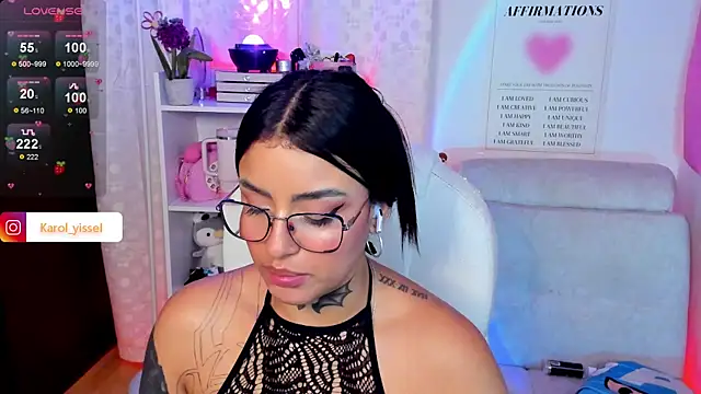 Snapshot of Hinataw33d01 chatting on February 25, 2025, 6:36 am Hinataw33d01 online show from February 25, 2025, 6:36 am