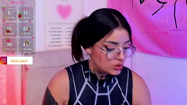 Snapshot of Hinataw33d01 chatting on March 13, 2025, 12:48 am Hinataw33d01 online show from March 13, 2025, 12:48 am