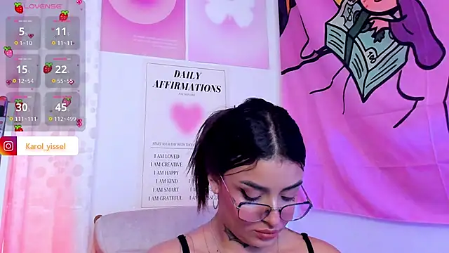 Snapshot of Hinataw33d01 chatting on March 14, 2025, 1:05 am Hinataw33d01 online show from March 14, 2025, 1:05 am