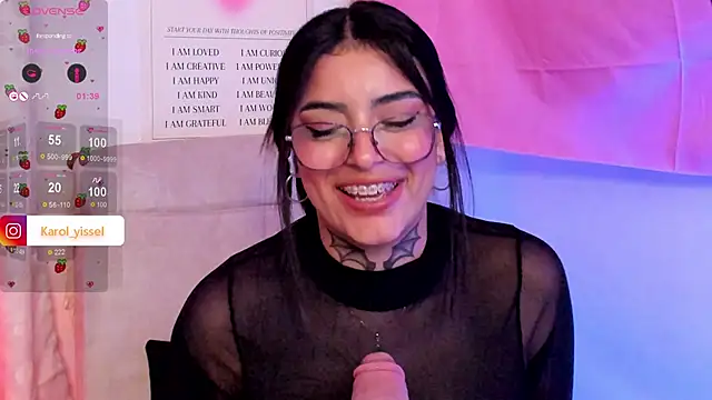 Snapshot of Hinataw33d01 chatting on March 17, 2025, 5:12 am Hinataw33d01 online show from March 17, 2025, 5:12 am