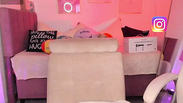 Snapshot of Hinataw33d01 chatting on November 6, 2025, 4:02 am Hinataw33d01 online show from November 6, 2025, 4:02 am