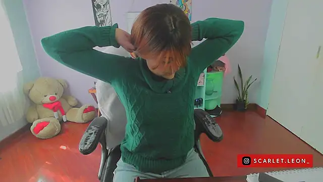 Scarletleon77 online show from January 14, 2025, 2:53 pm