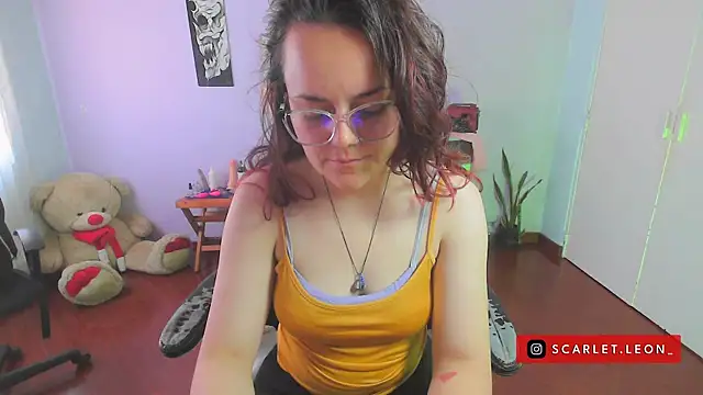 Scarletleon77 online show from January 20, 2025, 4:55 pm