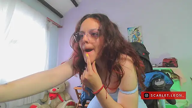 Scarletleon77 online show from February 5, 2025, 6:04 pm