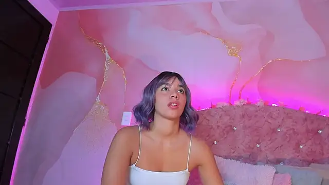 Snapshot of Khassia_f32 chatting on March 5, 2025, 10:33 am Khassia f32 online show from March 5, 2025, 10:33 am