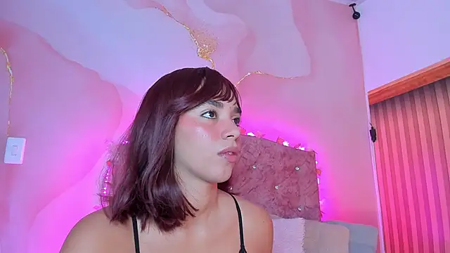 Snapshot of Khassia_f32 chatting on March 6, 2025, 10:52 am Khassia f32 online show from March 6, 2025, 10:52 am