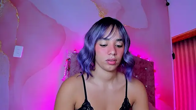 Snapshot of Khassia_f32 chatting on March 18, 2025, 10:57 am Khassia f32 online show from March 18, 2025, 10:57 am