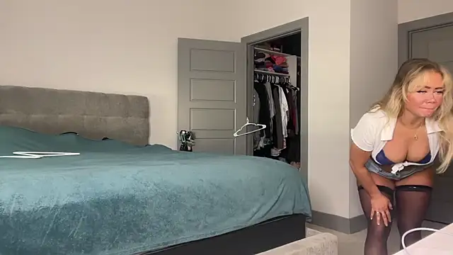 ElenaErickson online show from December 9, 2024, 8:12 pm