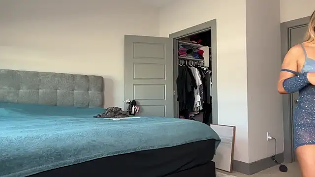 ElenaErickson online show from January 13, 2025, 8:04 pm