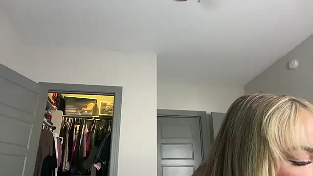 ElenaErickson online show from February 10, 2025, 11:23 pm