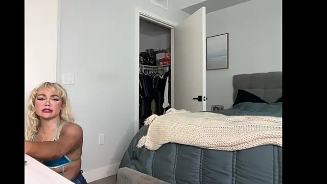 ElenaErickson online show from October 27, 2025, 7:51 pm