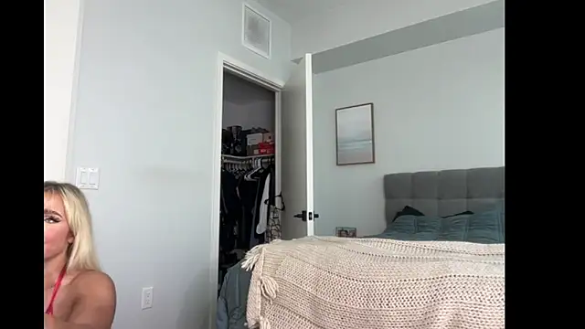 ElenaErickson online show from November 17, 2025, 8:03 pm