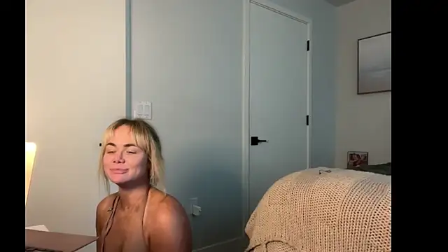 Snapshot of ElenaErickson chatting on June 14, 2026, 2:20 am ElenaErickson online show from June 14, 2026, 2:20 am