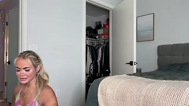 ElenaErickson online show from June 29, 2026, 7:58 pm