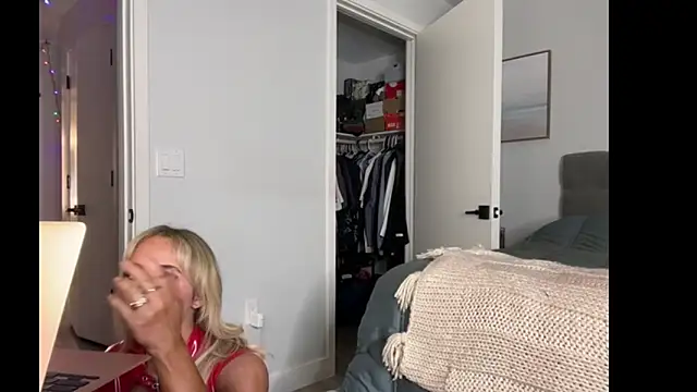 ElenaErickson online show from July 14, 2026, 2:05 am