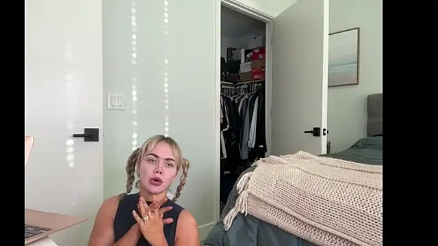 ElenaErickson online show from July 23, 2026, 1:58 am