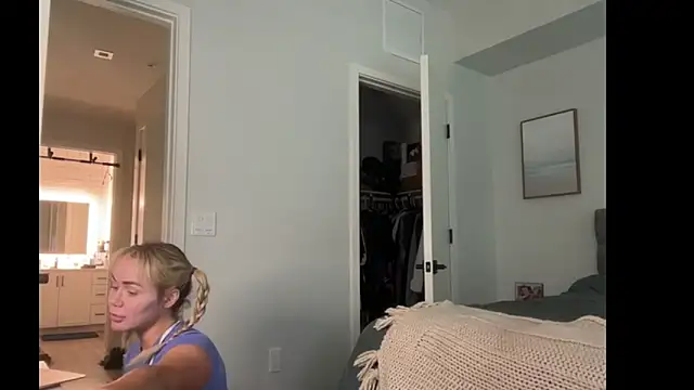 ElenaErickson online show from July 26, 2026, 1:36 am