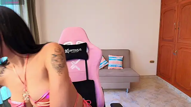 Snapshot of lili_jade222 chatting on October 17, 2025, 1:57 pm lili jade222 online show from October 17, 2025, 1:57 pm