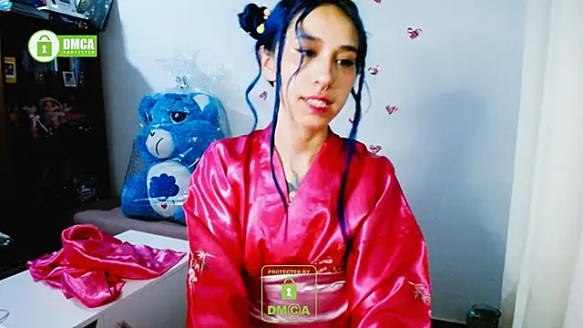 dakota senju online show from February 20, 2025, 4:50 am