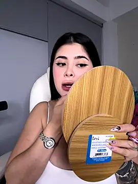 Snapshot of misslollipop04 chatting on October 23, 2025, 2:33 am misslollipop04 online show from October 23, 2025, 2:33 am