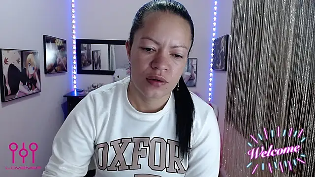 Cristal w online show from October 10, 2025, 1:32 pm