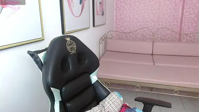 Small naughty  online show from May 23, 2026, 1:04 pm