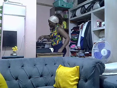 slender-qwene online show from July 28, 2026, 3:32 pm