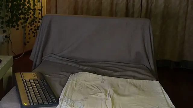 NaughtYHomemadE online show from March 8, 2025, 8:14 pm