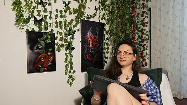 NaughtYHomemadE online show from October 21, 2025, 12:06 pm