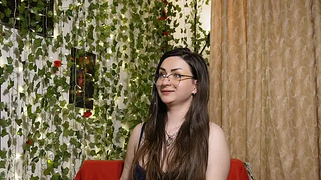 NaughtYHomemadE online show from April 18, 2026, 7:07 pm