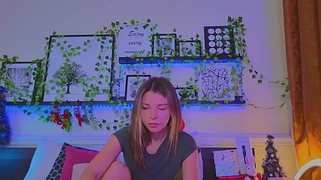 Real Tini online show from December 16, 2024, 1:11 pm