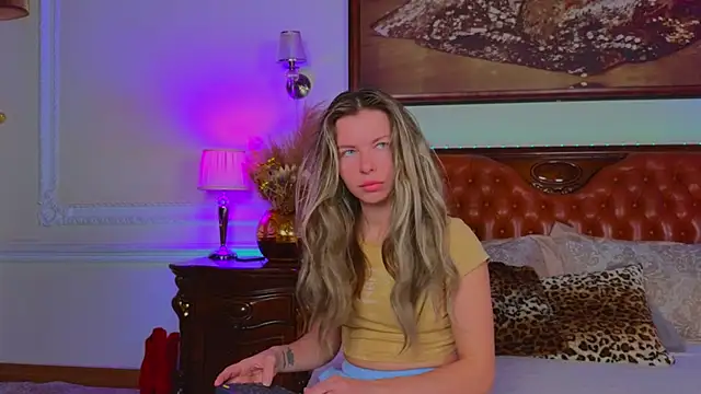 Real Tini online show from November 4, 2025, 6:01 am