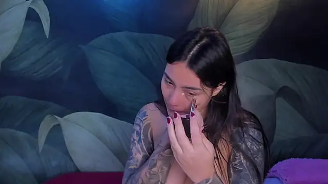 Snapshot of sweett_dirty chatting on October 28, 2025, 12:30 pm sweett dirty online show from October 28, 2025, 12:30 pm