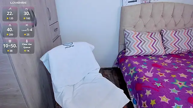 emily1  online show from December 13, 2024, 6:59 pm