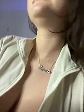 Snapshot of chunliklk chatting on March 1, 2025, 11:37 pm chunliklk online show from March 1, 2025, 11:37 pm