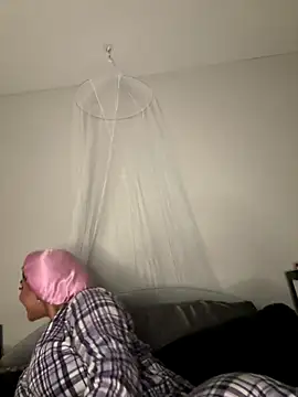 Lickplayofficial online show from November 21, 2025, 3:27 am