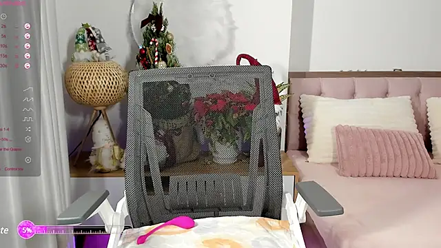  Joliie  online show from December 24, 2024, 6:44 am