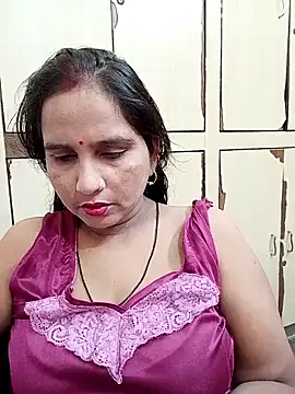 Snapshot of reemacouple007 chatting on October 6, 2025, 5:16 am reemacouple007 online show from October 6, 2025, 5:16 am