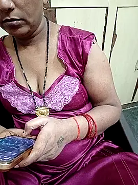 Snapshot of reemacouple007 chatting on October 8, 2025, 4:37 pm reemacouple007 online show from October 8, 2025, 4:37 pm