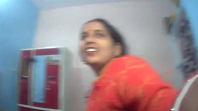 Snapshot of reemacouple007 chatting on November 14, 2025, 4:11 am reemacouple007 online show from November 14, 2025, 4:11 am