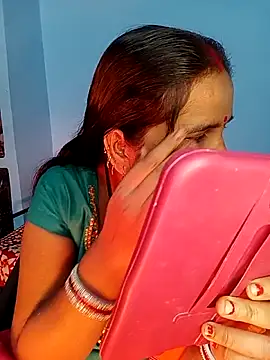 Snapshot of reemacouple007 chatting on November 14, 2025, 5:33 pm reemacouple007 online show from November 14, 2025, 5:33 pm