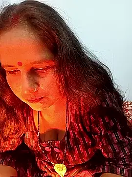 Snapshot of reemacouple007 chatting on December 17, 2025, 5:24 am reemacouple007 online show from December 17, 2025, 5:24 am